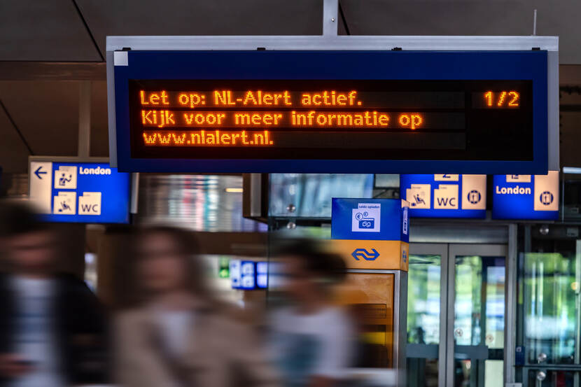 Een voorbeeld van het NL-Alert testbericht van 3 juni 2024 op een OV-scherm